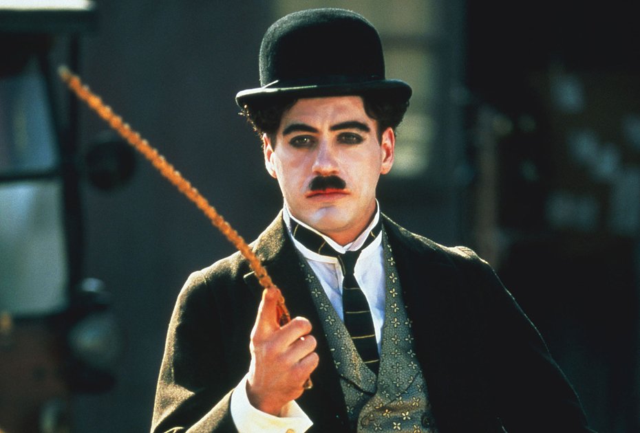Роберт Дауни-младший в роли Чарли Чаплина, 1993 год
