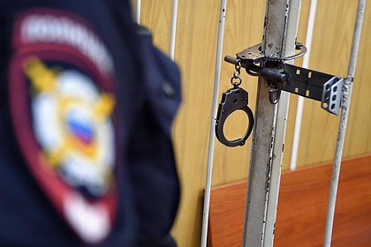 Россиянин вонзил нож в грудь сыну и попал под суд