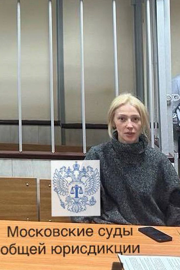 Анастасия Ивлеева на суде после проведения вечеринки в столичном клубе «Мутабор»