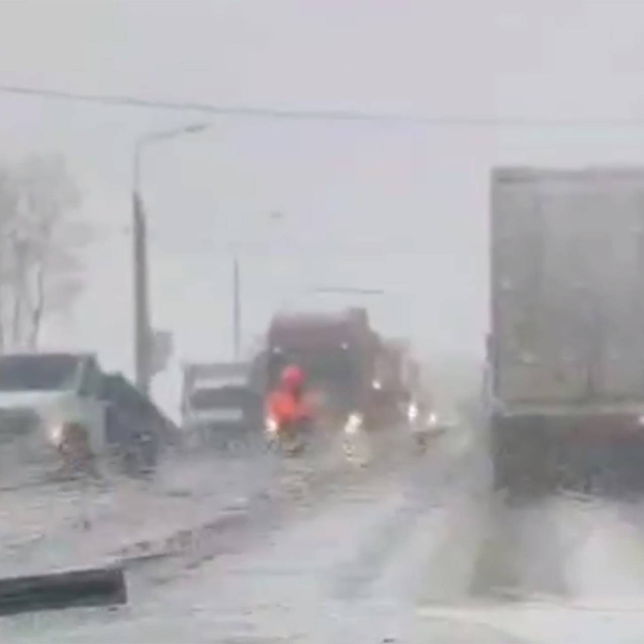 На трассе в Подмосковье образовалась многокилометровая пробка