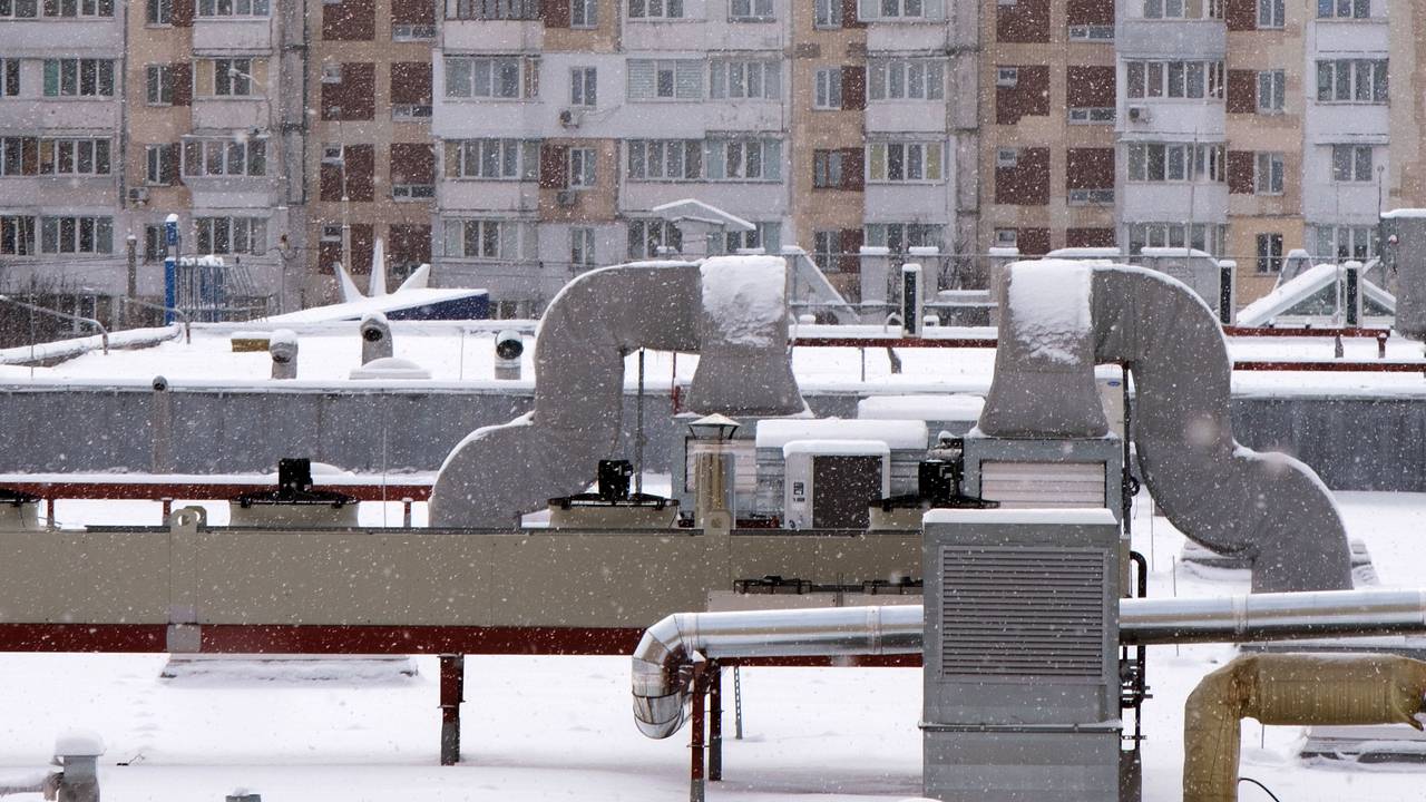 В Подмосковье подростки выпивали на крыше и решили сыграть в опасную игру:  Общество: Россия: Lenta.ru