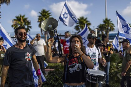 На многотысячной акции протеста в Израиле потребовали досрочных выборов премьера