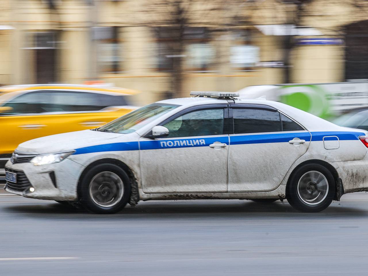 В Петербурге молодые люди вырвали волосы кондукторше за просьбу оплатить  проезд: Общество: Россия: Lenta.ru