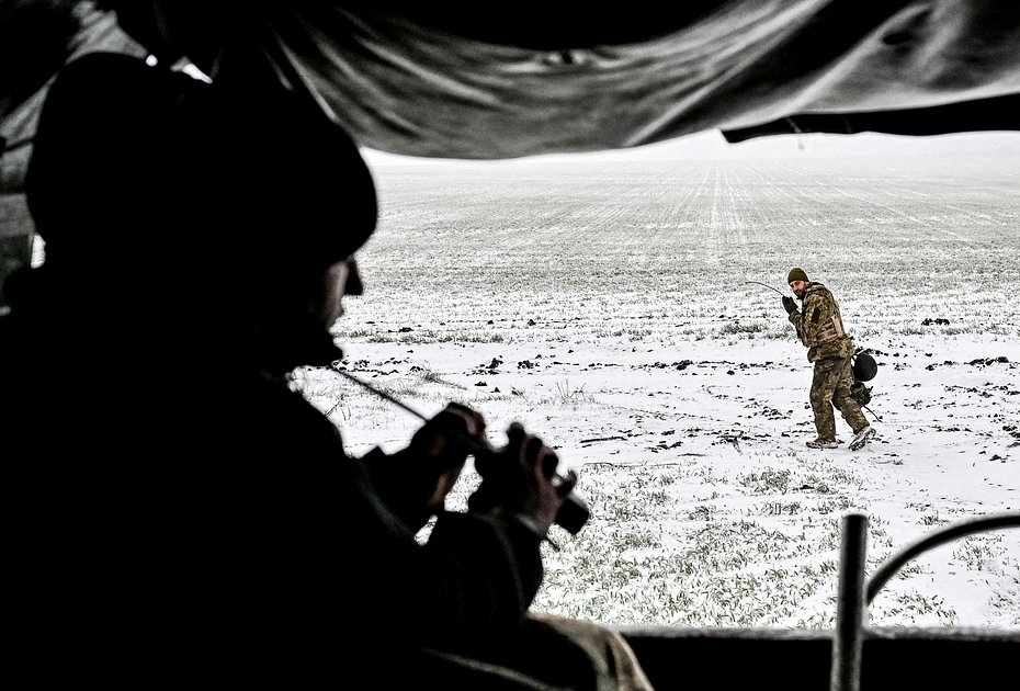 Военнослужащие 128-й отдельной горно-штурмовой Закарпатской бригады Вооруженных сил Украины принимают участие в танковых учениях в Запорожской области, 11 января 2024 года