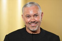 Новым ведущим «Модного приговора» стал стилист Александр Рогов. Как на свою замену отреагировал Васильев? 