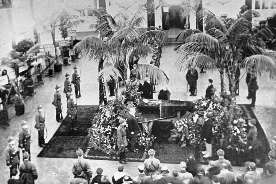 Похороны В.И. Ленина в Колонном зале Дома Союзов. 23-27 января 1924 года