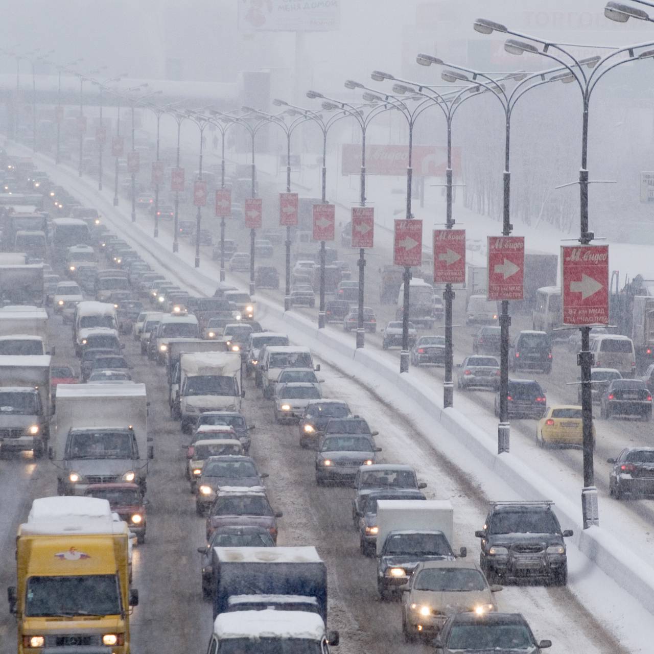 Автомобилистов призвали отложить поездки по нескольким трассам