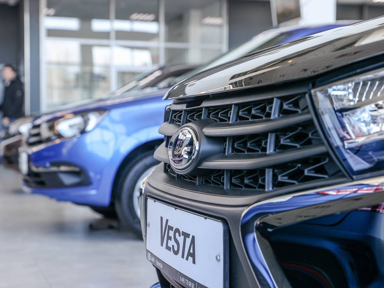 Стала известна цена Lada Vesta без подушек безопасности: Бизнес: Экономика:  Lenta.ru