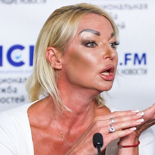 Девушка похожая на Анастасия Волочкову сосет член домашнее секс видео пацана