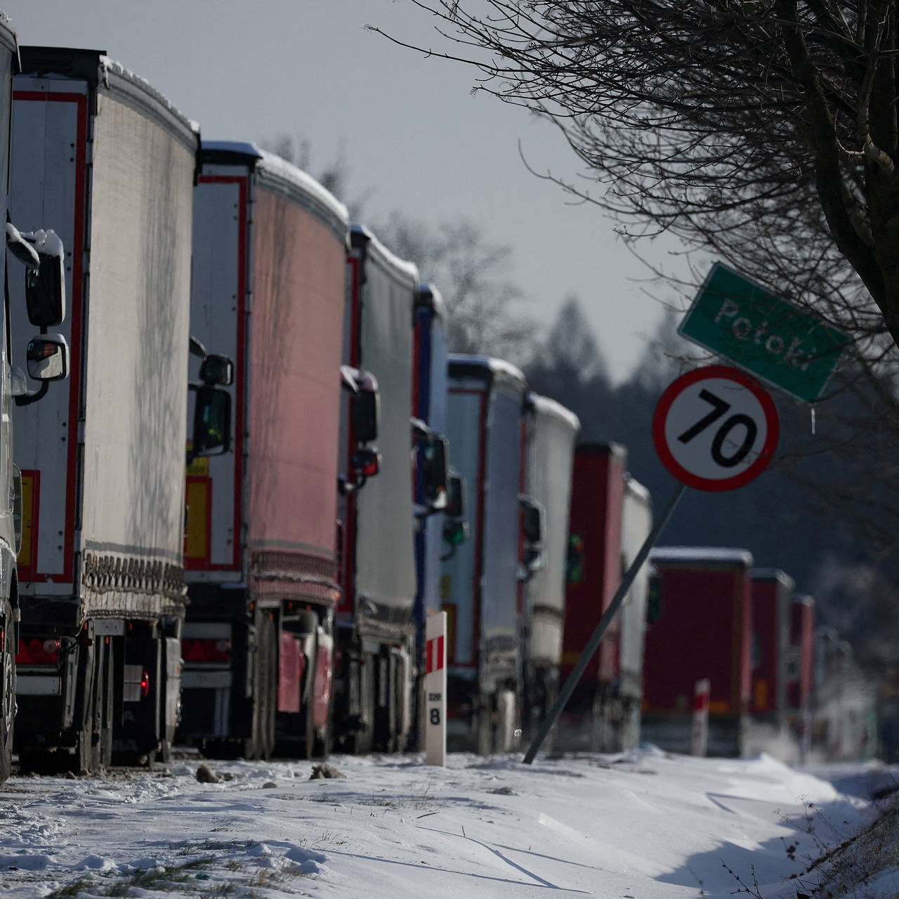 На Украине заявили о полной разблокировке движения на границе с Польшей:  Украина: Бывший СССР: Lenta.ru