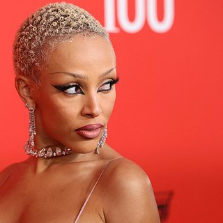 Мать Doja Cat подала в суд на выбившего рэперше зубы родственника