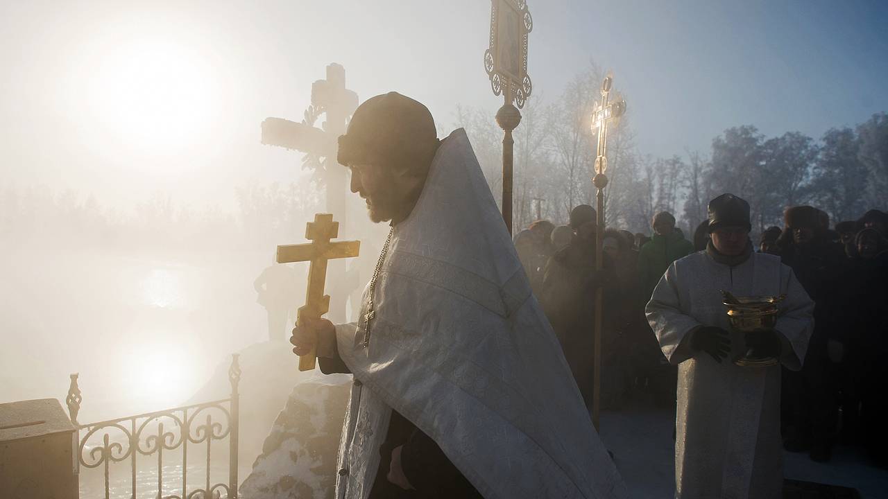 Крещение Господне 2024: традиции, приметы, крещенские купания: Общество:  Россия: Lenta.ru