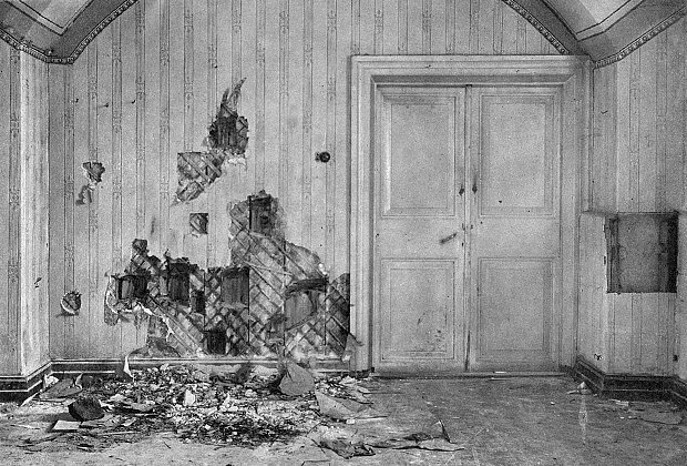 В подвале дома Ипатьева в Екатеринбурге, где был расстрелян император вместе с семьей и четырьмя приближенными.