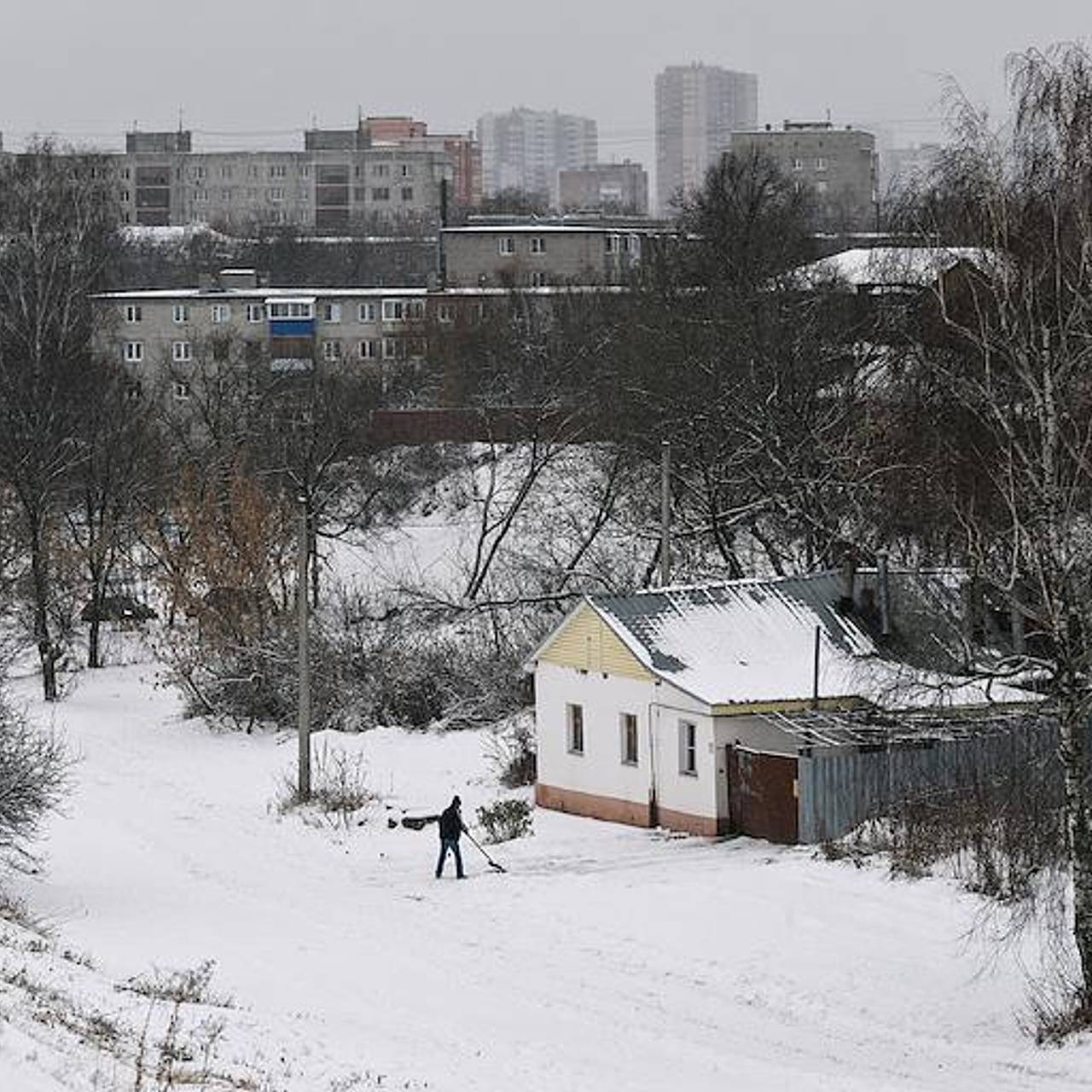 Жители российского города пожаловались на тошнотворную вонь на улицах:  Общество: Россия: Lenta.ru