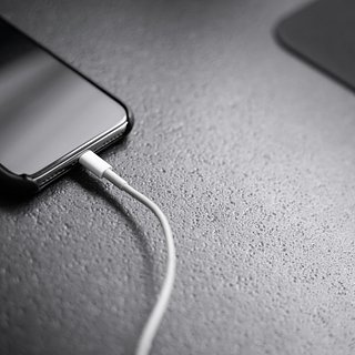 Миф об опасности «неродной» зарядки для смартфона развеяли