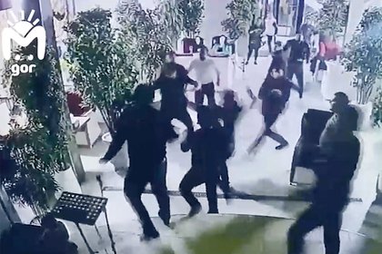 Драка на ножах из-за девушки в хиджабе в российском городе попала на видео