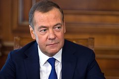 Медведев ответил шуткой на слова представителя Госдепа о возвращении Аляски