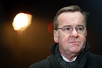 «Необходимо вооружиться». Министр обороны Германии призвал готовиться к военному конфликту с Россией 