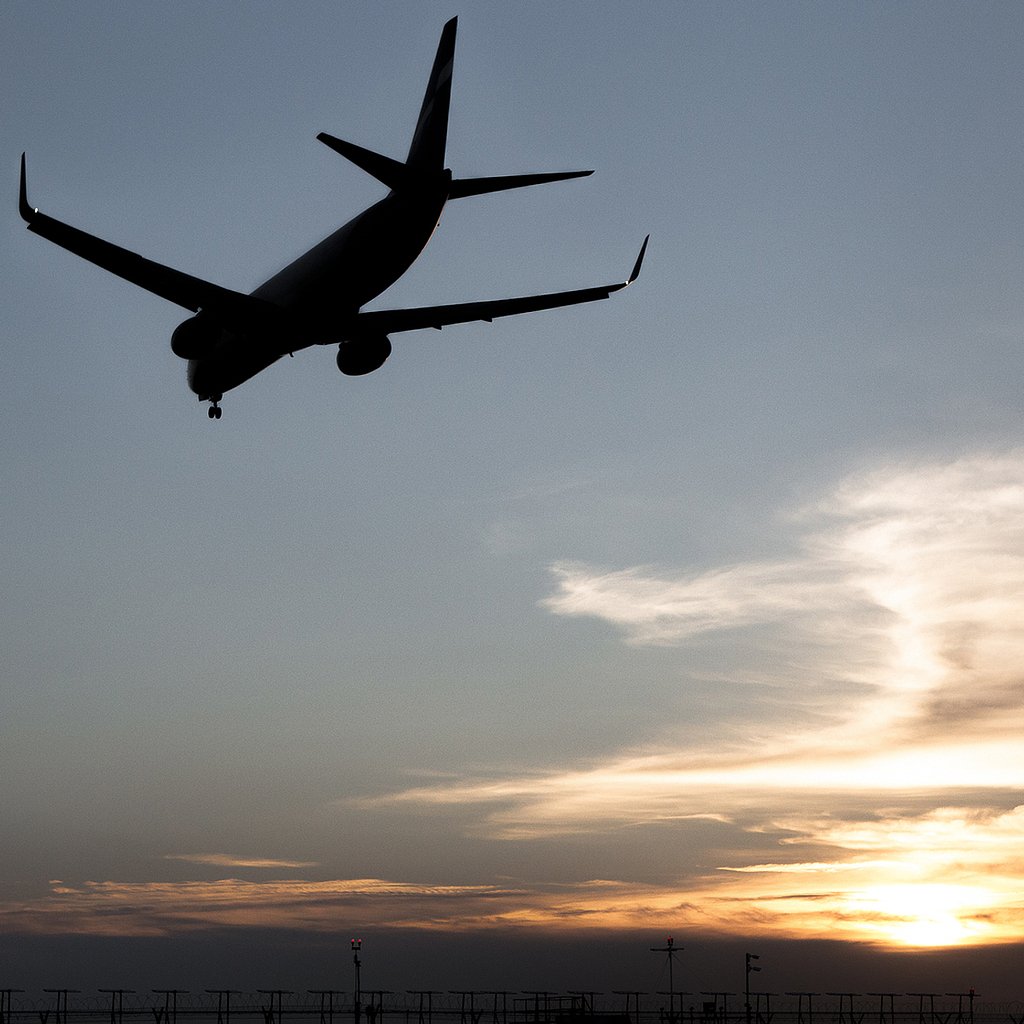 летают самолеты спб сейчас. су-30см севастопольский. пулково самолеты руслайн. самолёт санкт-петербург картинки. летают самолеты спб сейчас.