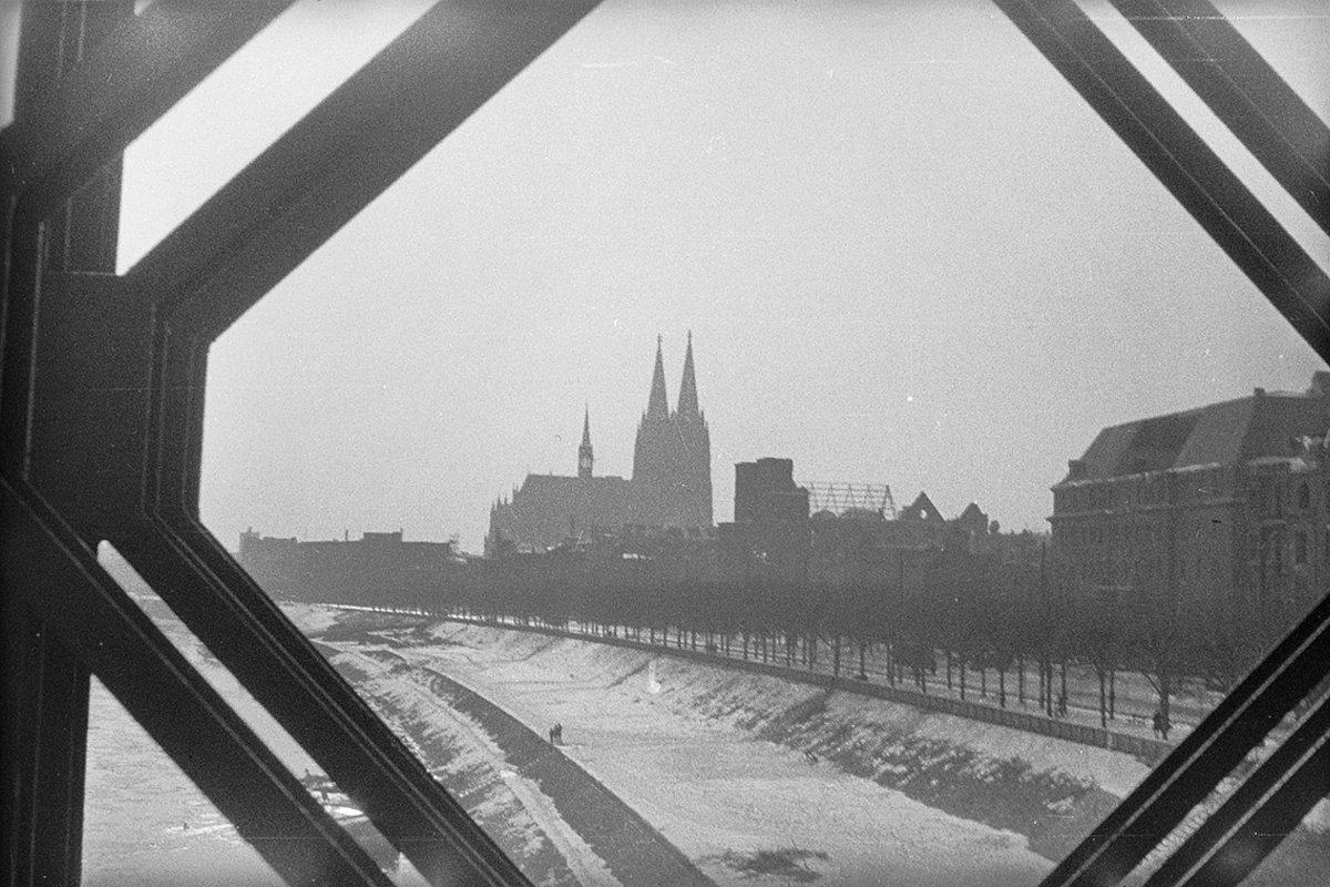 Вид на Кельнский собор и набережную Рейна