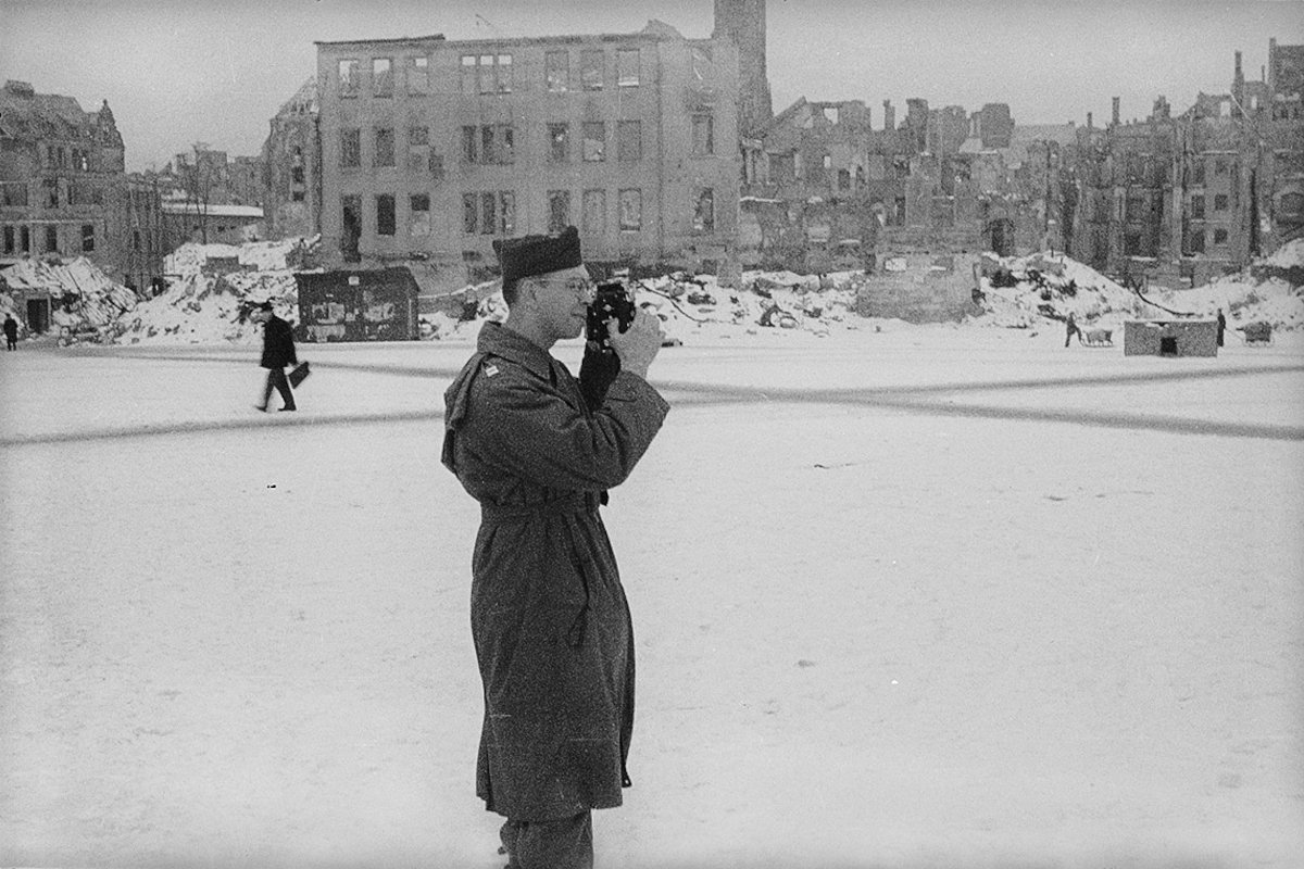 Американский фотограф снимает разрушенный бомбардировками центр Кельна