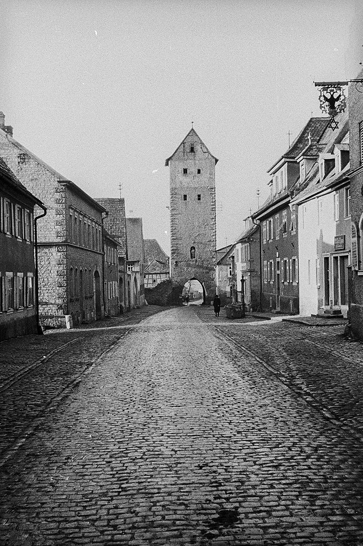 Нижние ворота, построенные в XIV веке, вели в город Китцинген, Бавария
