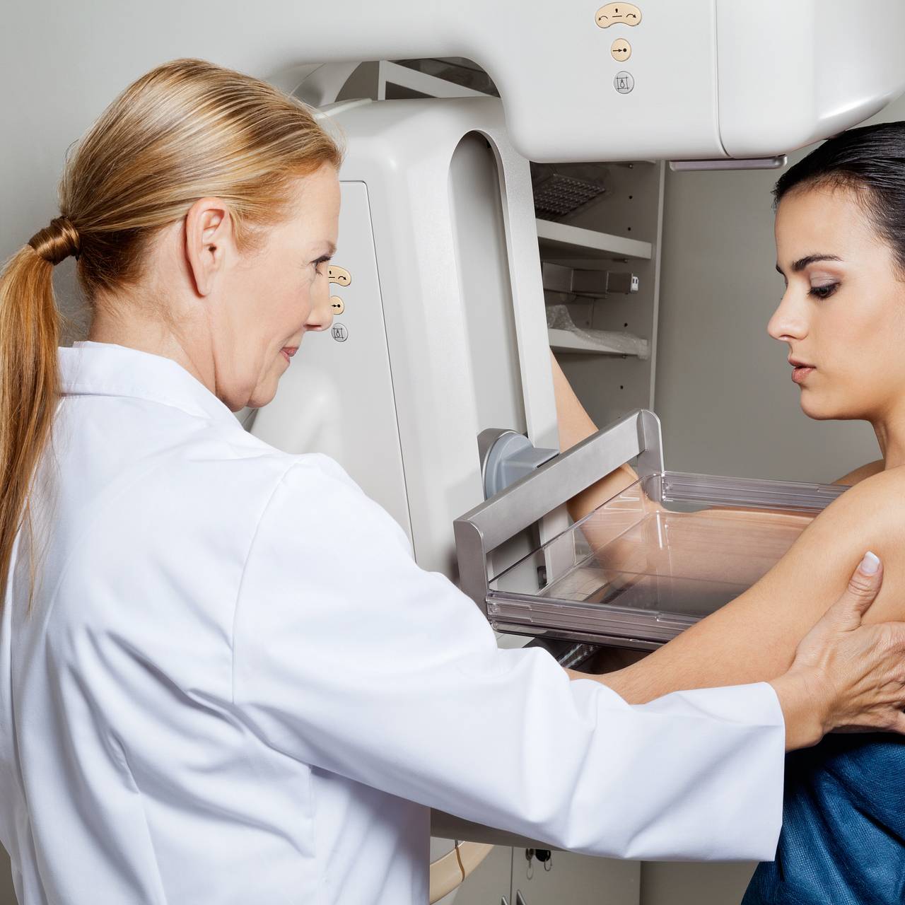 Консультация маммолога. Обследование груди. Маммолог фото. Кабинет маммографии. Как сделать маммографию в поликлинике