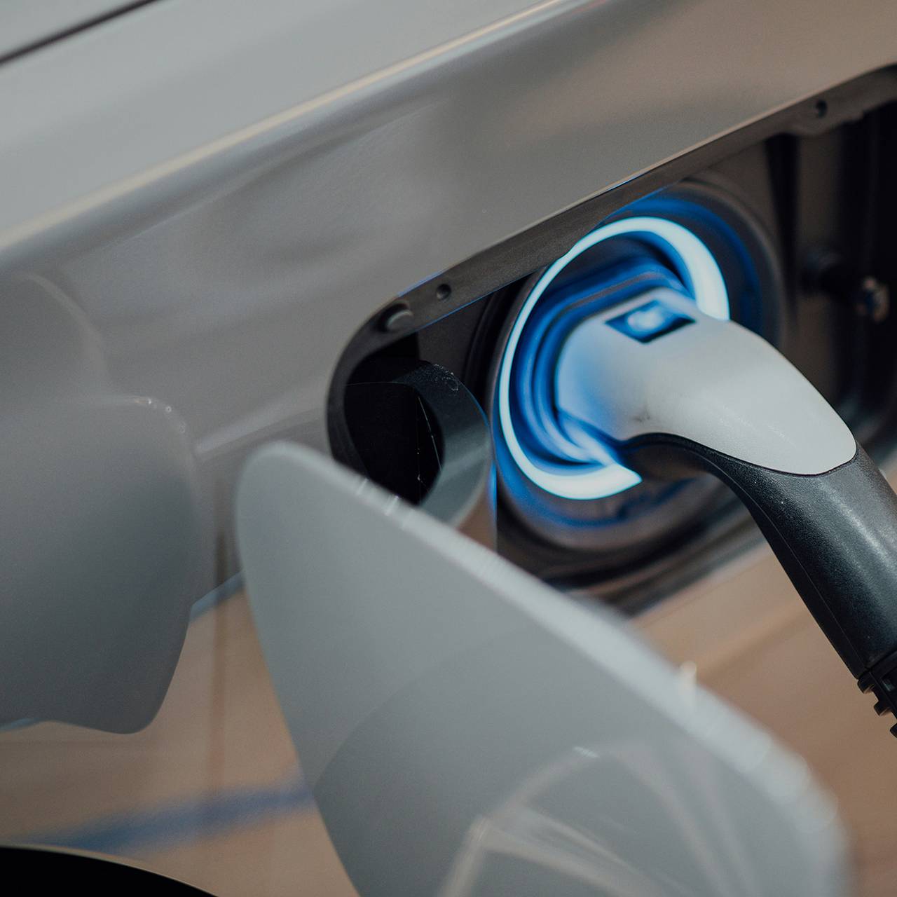 Оценена вероятность вытеснения обычных машин электромобилями