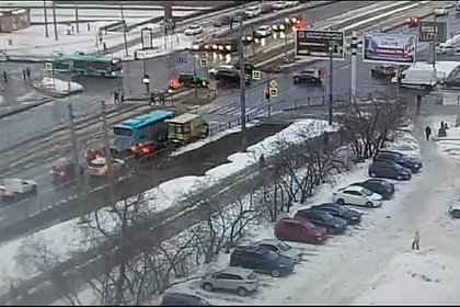 Наезд автобуса на пешеходов в Петербурге попал на видео