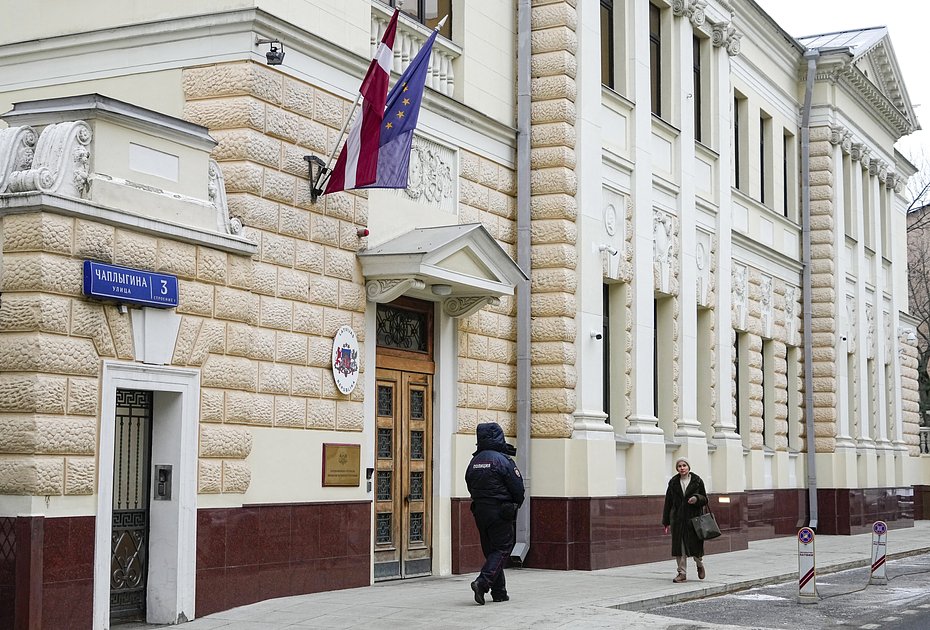 Здание посольства Латвии в Москве, Россия, 24 января 2023 года