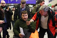 В Москву вернулись россияне, выжившие в авиакатастрофе в Афганистане. Что пилот рассказал о миллионе долларов на борту? 