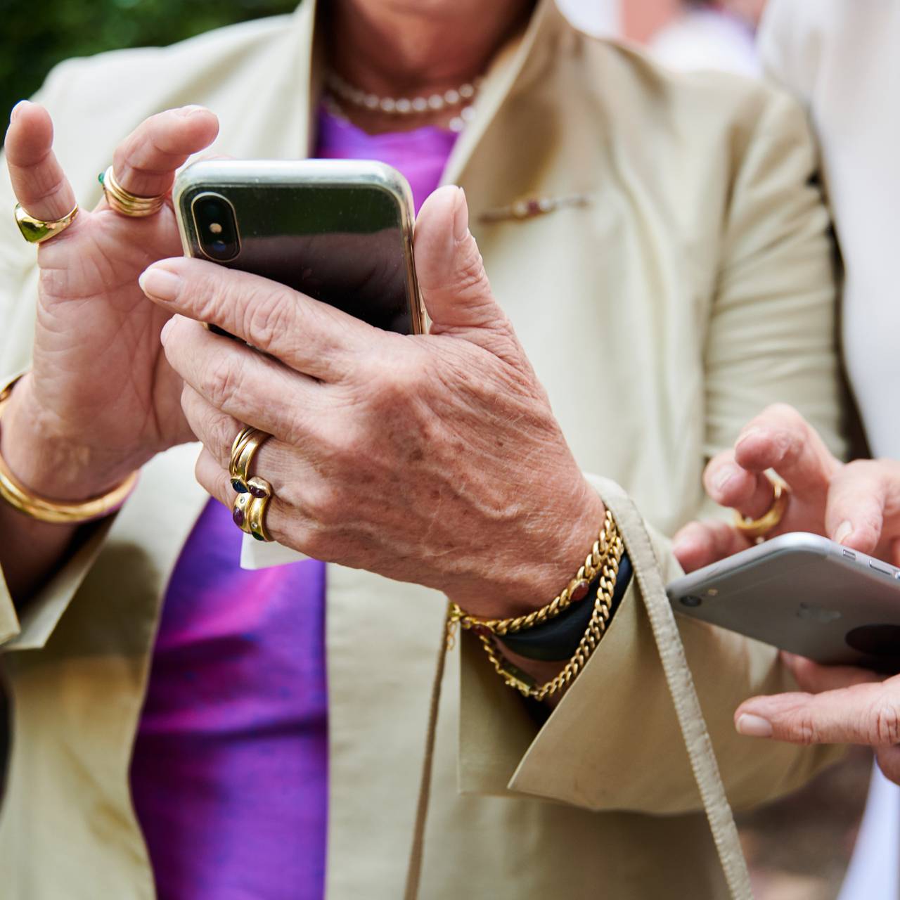 как почистить память телефона айфон 6 s. на айфоне на экране время тускло. почему в настройках айфона нет автояркости. экран и яркость на айфон. затемнение экрана на айфоне.