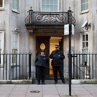 Полиция возле лондонской клиники, где король Великобритании Чарльз III проходит лечение