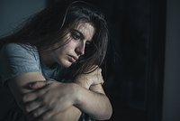 «В полиции просто смеялись» Россиянок преследуют на улицах, дома и на работе. Почему от сталкеров нет защиты?