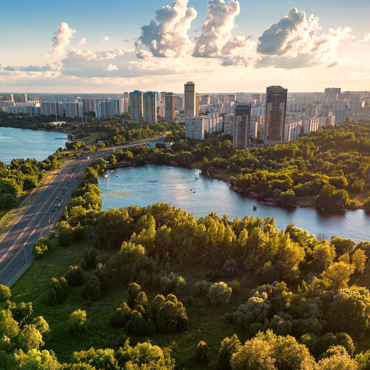 Урбанизация на новый лад. Как Москва из каменных джунглей превращается в  город-сад: Москва: Россия: Lenta.ru