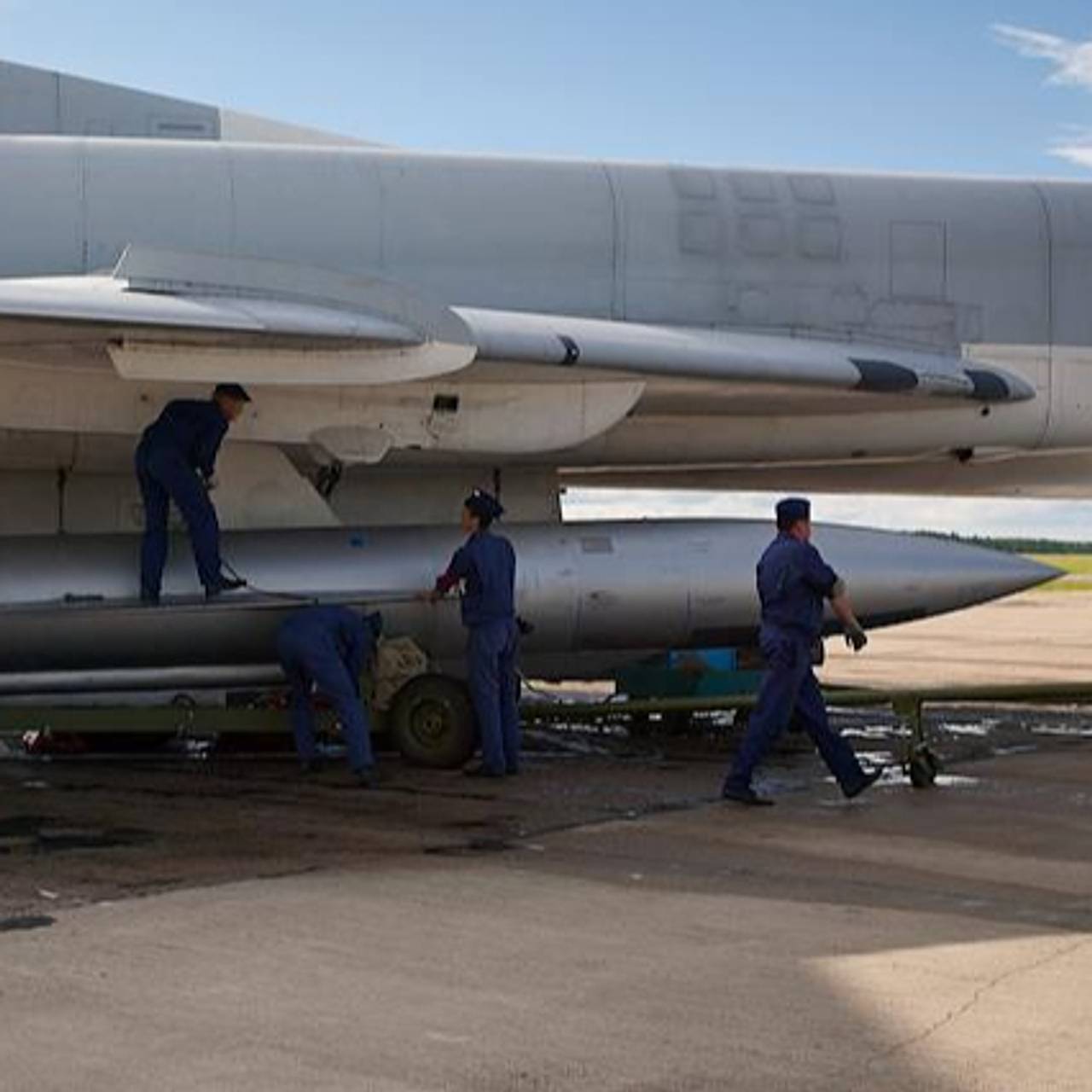 как виденье неуловима каждый день. как виденье неуловима каждый день. человек один в городе. девушка в белом. юрий антонов 1995.