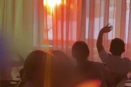 Российские школьники впервые за десятки дней увидели солнце и попали на видео