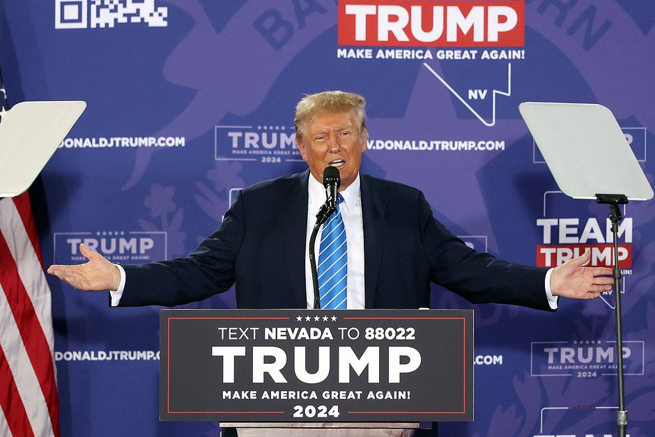 Кандидат в президенты от Республиканской партии США и бывший президент Дональд Трамп выступает на предвыборном митинге в Лас-Вегасе, штат Невада, США, 27 января 2024 года