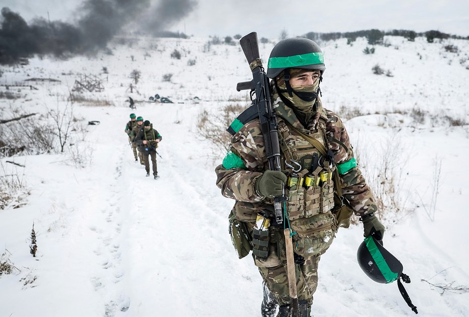 Военнослужащие Вооруженных сил Украины на учениях по противодиверсионной борьбе у границы с Россией в Сумской области, 20 января 2024 года