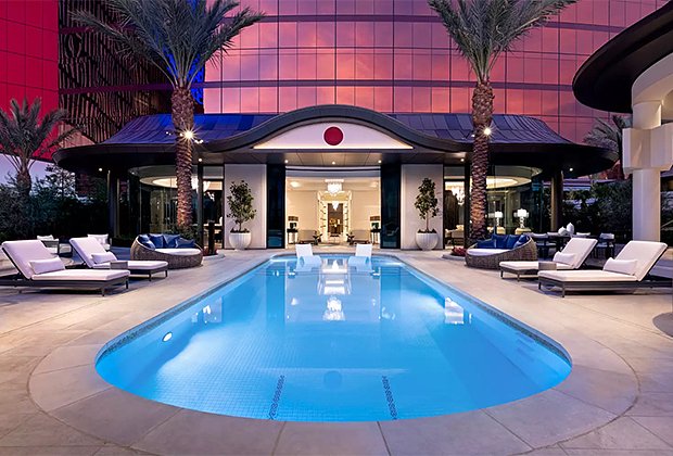 Десятки тысяч долларов Бритни тратит на отдых в роскошном отеле Resorts World Las Vegas в Лас-Вегасе