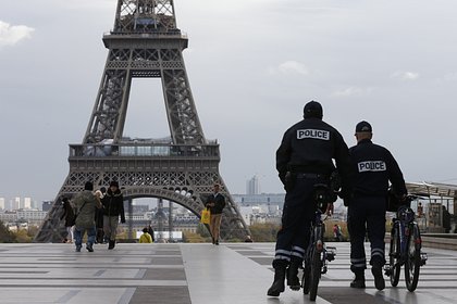 Туристка подверглась групповому изнасилованию в Париже и была брошена у дороги