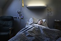 Во всем мире врачи бьют тревогу: рак резко молодеет. Чем это грозит россиянам и как защитить себя? Отвечает онколог