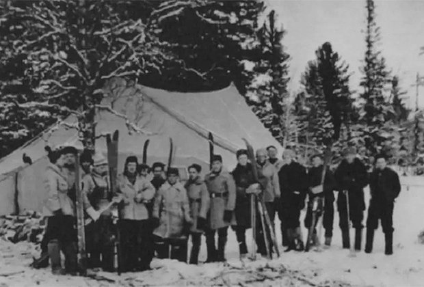 Милиционеры, военные и студенты УПИ — участники поисков группы Дятлова, февраль 1959 года