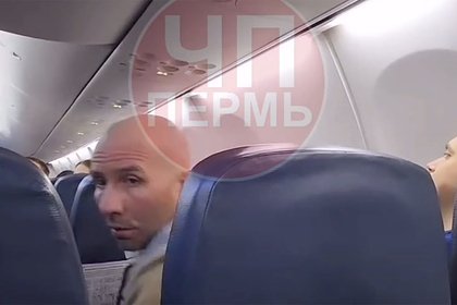 Россиянин угрожал «вырубить» полицейского на рейсе в Сочи и попал на видео