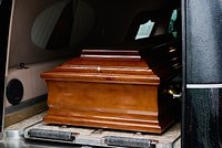 Россиянка вскрыла цинковый гроб с телом участвовавшего в СВО сына. Она хотела узнать причину его гибели ради выплат 