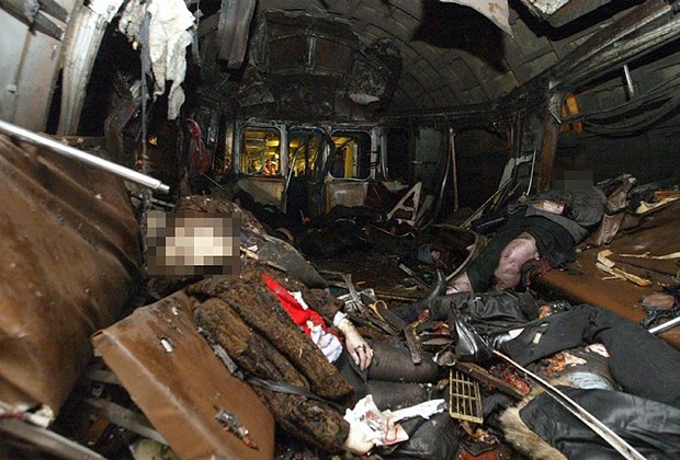 Второй вагон поезда, взорванный на перегоне московского метро между станциями «Автозаводская» и «Павелецкая». 6 февраля 2004 года