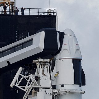 SpaceX вновь перенесла отстыковку Crew Dragon с космическими туристами