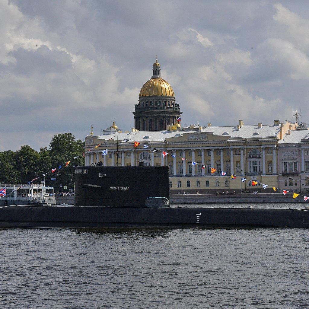 Лодки санкт петербург. Лодки-Питер в Санкт-Петербурге. Подводные лодки. Б-585 «Санкт-Петербург». Подводная лодка и подводник.