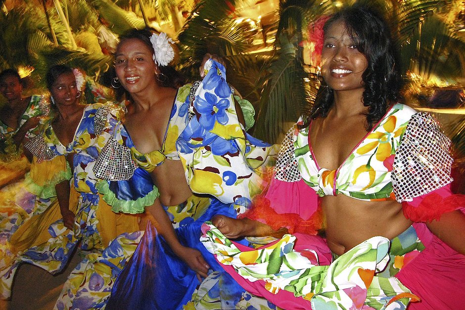 Еще одно развлечение для туристов на Маврикии — возможность потанцевать сегу