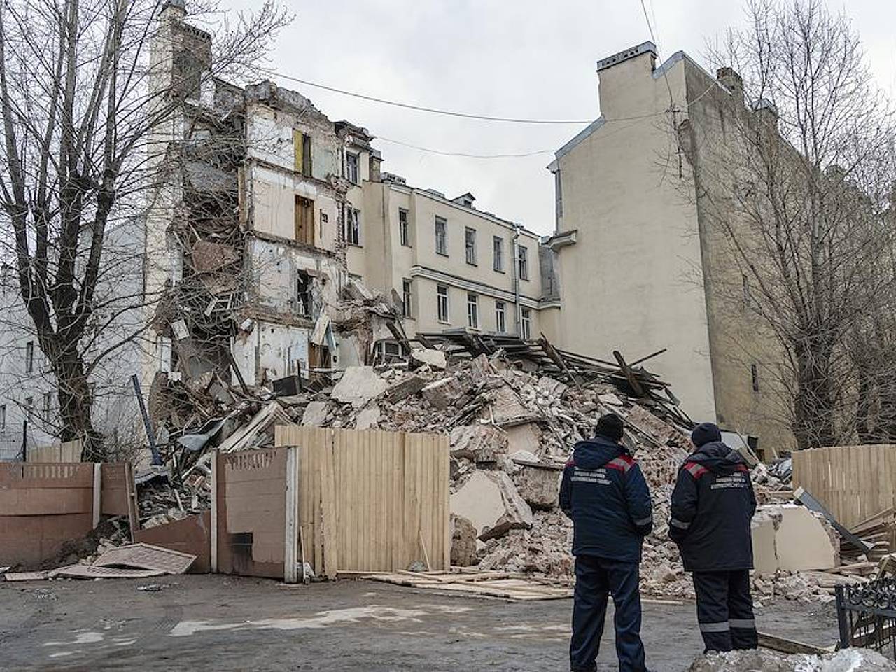 Власти пояснили причины для отказа в компенсации за аварийное жилье: Дом:  Среда обитания: Lenta.ru